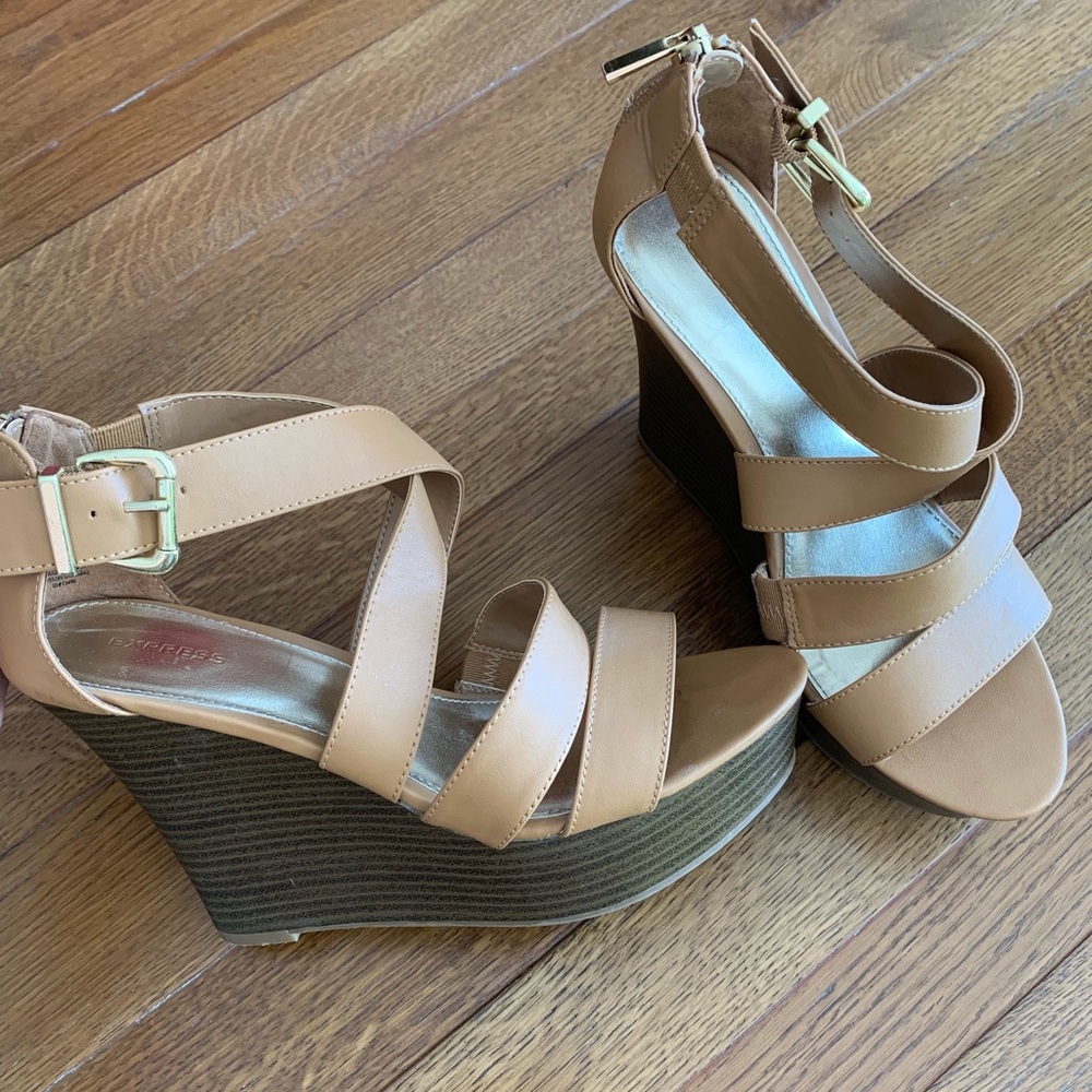Express Size 8 Wedges